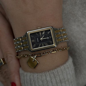 Reloj de pulsera para mujer de acero inoxidable de dos colores con indicador de fecha de tres agujas y marcadores de hora con números romanos simulados - Product Image 2