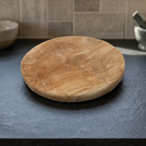 Planche à découper ronde en bois de teck, diamètre 25 cm, plateau de rangement, design traditionnel, écologique, durable, utilisation en cuisine intérieure, Gubuk Bali - Product Image 3