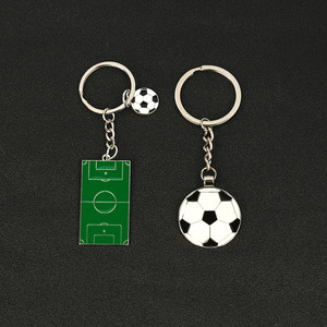 Porte-clés en métal émaillé en forme de ballon de football pour souvenir - Product Image 6