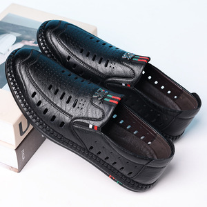 รองเท้าลำลองหนังผู้ชายสีดำแบบเจาะรู ระบายอากาศได้ดี พื้นนุ่ม ใส่สบายสำหรับฤดูร้อน - Product Image 3