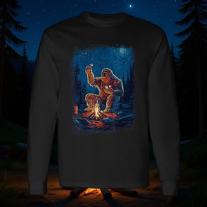 T-shirt à manches longues Bigfoot Sasquatch Roasting Marshmallows Camping Adventure - Product Image 3
