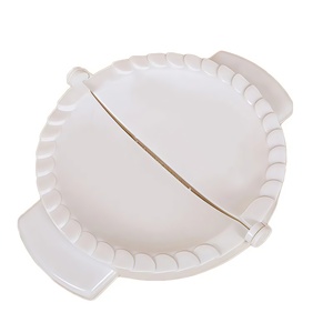 Moule à raviolis en plastique extra large de 18 cm pour la cuisine, adapté aux aliments, pour les gyozas, les empanadas et les pâtisseries - Product Image 4