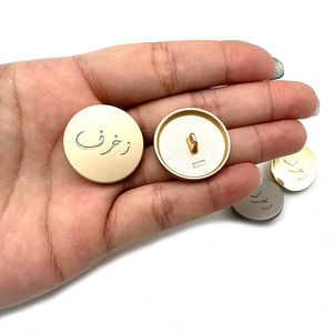 Nhà Máy Bán Buôn Tùy Chỉnh Kẽm Hợp Kim Kim Loại Nút Khắc Logo Vàng Sáng Bạc Matte Bạc Đẹp Kim Loại Nút - Product Image 1