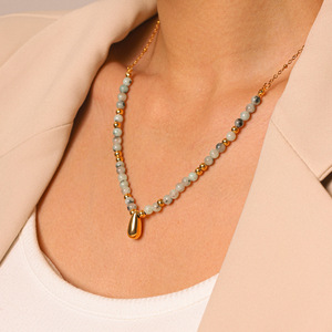Collar con Cruz y Perlas de Agua Dulce Estilo Europeo Americano, Moderno, Versátil, Cadena para Clavícula, Acero Inoxidable Dorado - Product Image 1