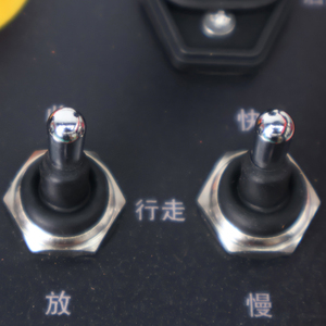 Control Remoto Inalámbrico para Camión Mezclador de Concreto con Barra de Empuje, Resistente al Agua IP65, con Batería de Litio de 5000*2 mAh - Product Image 4