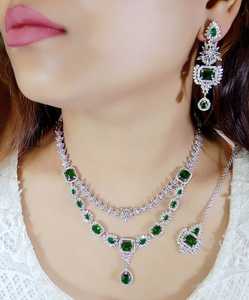 Joyería de diamantes americanos con pendientes Maang Tikka Ropa de fiesta de Boda nupcial India para compromiso hecha de latón - Product Image 2