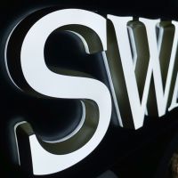 Lettres décoratives lumineuses LED miniatures en acrylique pour enseignes publicitaires, personnalisables pour bureaux et commerces de détail