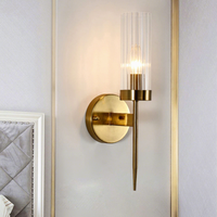 Applique murale moderne minimaliste en cristal avec support en laiton E14 et abat-jour en verre, décoration élégante pour votre chambre à coucher et votre salon