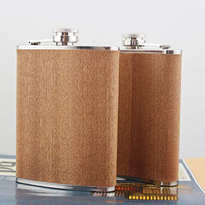 กระเป๋าหนังสำหรับขวดเหล้าทรงแบนสี่เหลี่ยมขนาด 6 ออนซ์ พร้อมขวดไม้สีน้ำตาลดำสุดหรูสำหรับขายส่ง วอดก้า วิสกี้ - Product Image 4