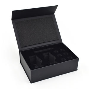 Boîte Cadeau Noire Magnétique sur Mesure en Carton Rigide avec Insert en Mousse, Finition Mate, Échantillon Gratuit pour Vêtement Boîte Pliante - Product Image 1