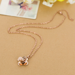 Collier avec pendentif fleur en acier inoxydable or rose pour femmes, cadeau de la Saint-Valentin, chaîne de clavicule, bijoux à porter au quotidien - Product Image 4
