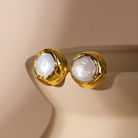 Boucles d'oreilles clous en plaqué or 18 carats avec perles baroques, imitation pierre de lune irrégulière, bijoux minimalistes tendance pour femmes