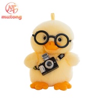 Vente directe usine : Adorable ensemble de jouets en peluche canard jaune, avec tenue de canard en peluche à habiller (lunettes, appareil photo, bavoir) pour cadeau d'anniversaire pour enfants