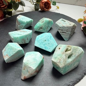 Ornement en héminormite naturelle sculptée à la main de haute qualité, forme libre, pour la guérison et la décoration, vente en gros - Product Image 1