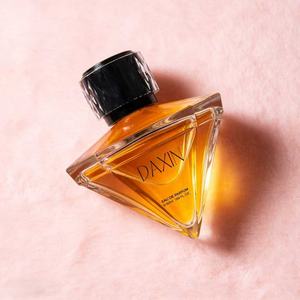 Vente en gros <span class=keywords><strong>de</strong></span> flacons <span class=keywords><strong>de</strong></span> <span class=keywords><strong>parfum</strong></span> en verre <span class=keywords><strong>de</strong></span> luxe personnalisés <span class=keywords><strong>de</strong></span> 70 ml à faible MOQ, flacons <span class=keywords><strong>de</strong></span> <span class=keywords><strong>parfum</strong></span> vides à vendre - Product Image 5