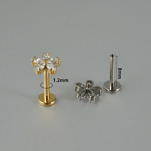 Clous d'oreille en titane F136 en forme de fleur d'abeille, bijoux de piercing en alliage de titane pour oreille, lèvre, nez - Product Image 4