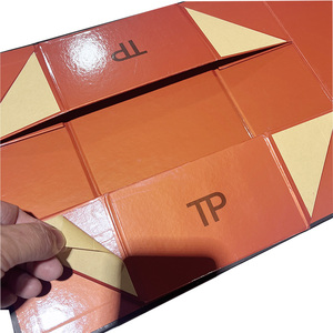 Scatola Regalo Magnetica Personalizzata in Materiali Riciclati, Laminazione Opaca, Fodera in Spugna, Confezione di Lusso in Carta Rigida per Album Matrimoniali - Product Image 5