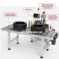 Machine d'étiquetage des flancs des pneus SKILT pour surfaces courbes, intégrée à la ligne de vulcanisation des pneus de voitures et de camions