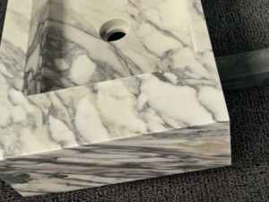 Top per Mobile Bagno in Marmo Bianco Arabescato YUANDA, Doppio Lavabo, Lucido o Levigato, 20mm 30mm, Dimensioni Personalizzabili, Fornitore per Progetti Alberghieri - Product Image 3