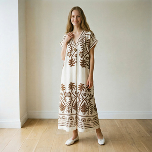 Vestido Casual Personalizado Hecho en China, Estilo Europeo Americano, Holgado, <span class=keywords><strong>Talla</strong></span> Grande, Cuello en V, Manga Corta, Diseño Estampado para Mujer - Product Image 3