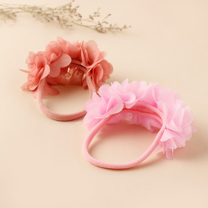 Diadema suave de nailon para bebé, diadema elástica con flores de gasa, accesorios florales ligeros para el cabello para niñas recién nacidas - Product Image 3