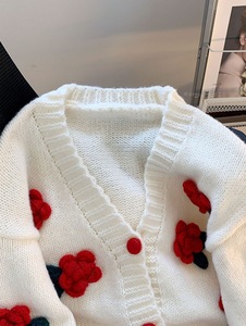 Hàn Quốc phiên bản Ngọt Ngào Phong cách ba chiều hoa dệt kim cardigan, Phụ nữ tuổi giảm lỏng mềm mại và dính áo len - Product Image 4