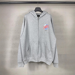 Sweat à capuche zippé en coton vieilli imprimé motif terrestre coupe ample pour homme, collection automne 2024, haute couture parisienne - Product Image 3