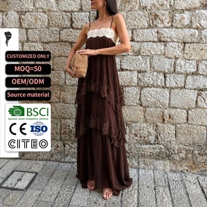 Robe longue bohème pour femme à fines bretelles, avec bordure en dentelle contrastante et ourlet à volants étagés, fluide, idéale pour les vacances - Product Image 1