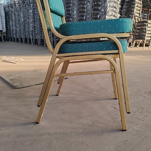 Chaise <span class=keywords><strong>de</strong></span> banquet empilable dorée pour événements, hôtels, salles <span class=keywords><strong>de</strong></span> réception et cuisines – Vente en gros - Product Image 4