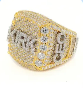 Fabrika bir mücevher 18K altın kaplama özel Logo VVS Moissanite elmas şampiyonluk yüzüğü bellek için
