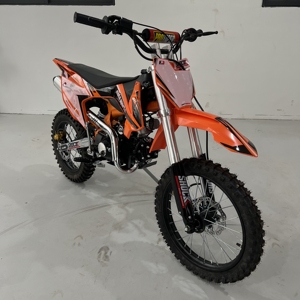 Moto tout-terrain légère de 125 cm3 pour l'<span class=keywords><strong>aventure</strong></span> en plein air, capable de transporter des personnes - Product Image 1