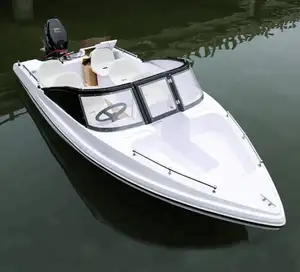قارب سريع لصيد السمك من الألياف الزجاجية مكون من 6 مقاعد بسعر رخيص وهو معدات لعب على الماء