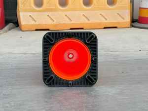 28 Turuncu Renkli Güvenlik Konileri 3 Uv Stabilize Pvc Güvenlik Konisi Güvenlik Konileri için Geri Çekilebilir Bariyer Kauçuk Güvenlik Dondurma Konileri - Product Image 6