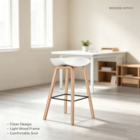 Chaise de bar minimaliste, tabouret haut avec pieds en bois de caoutchouc, siège ergonomique en PP, adapté pour la cuisine de bureau, la réception d'un café.