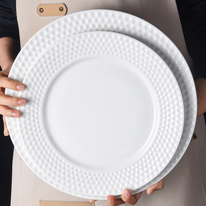Vente en gros d'assiettes en porcelaine <span class=keywords><strong>blanche</strong></span> pour la maison et la cuisine, assiettes plates en céramique, vaisselle d'usine avec relief - Product Image 1