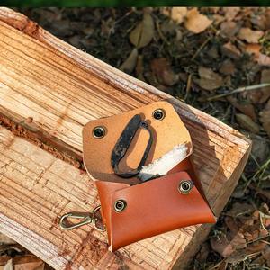 Estuche para encendedor recargable de cuero vacuno premium hecho a mano, equipado con gancho de latón vintage, resistente y duradero, hecho en China. - Product Image 1