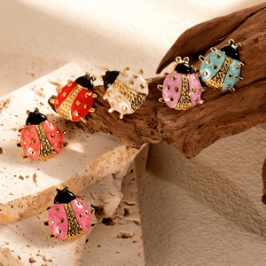 Orecchini a forma di coccinella colorati in acciaio inossidabile 304, bestseller, creativi, alla moda e versatili. - Product Image 2
