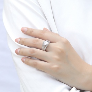 Bague de fiançailles romantique en argent sterling 925 Sun Star Luxury pour femmes, grande pierre en zircon blanc, plaqué rhodium, mariages - Product Image 1