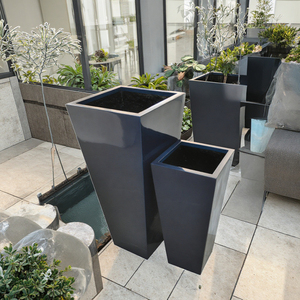 Juego de 2 piezas de macetas y macetas de jardín de fibra de vidrio para flores hechas a mano en Vietnam - Product Image 2