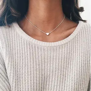 Nuovo Piccolo Cuore Collana per Le Donne A Catena CORTA a Forma di Cuore Collana Del Pendente Del Regalo Etnico Della Boemia Della Collana Del Choker di trasporto di goccia