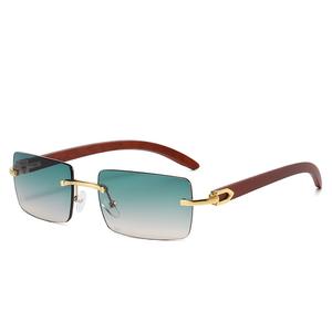 Vente en gros <span class=keywords><strong>Lunettes</strong></span> de soleil unisexes à verres dégradés Pieds miroir en <span class=keywords><strong>bois</strong></span> sans cadre <span class=keywords><strong>Lunettes</strong></span> de soleil mode confortables à monture PC brun doré UV400 - Product Image 4