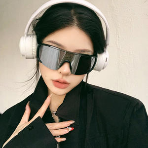 Nuevas <span class=keywords><strong>Gafas</strong></span> <span class=keywords><strong>de</strong></span> <span class=keywords><strong>Sol</strong></span> Deportivas Europeas Americanas para <span class=keywords><strong>Ciclismo</strong></span> al Aire Libre, Modelos Deportivos para Montañismo, Polarizadas y Coloridas, para <span class=keywords><strong>Amazon</strong></span> Cross-Border - Product Image 4