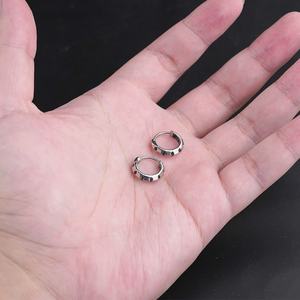 Boucles d'oreilles manchette tendance pour femmes et hommes, en acier inoxydable chirurgical 316L, prix de gros, bijoux personnalisés - Product Image 3