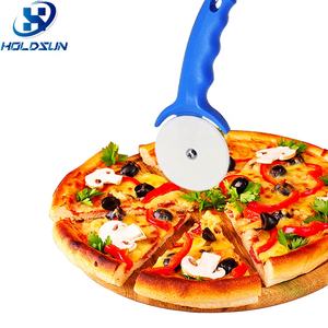 قاطع عجلة بيتزا دائري بشفرة سيراميك آمن للطعام محمول مع غطاء واقي مضحك ومقبض مريح - Product Image 3