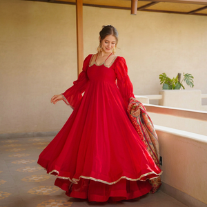Ensemble Anarkali indien pakistanais rouge brodé avec pantalon palazzo, robe à manches longues et dupatta, idéal pour les mariages et les festivals - Product Image 1