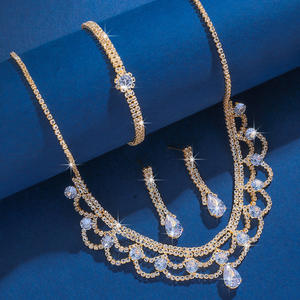 Elegantes Conjuntos de Joyería de Moda para Fiestas Nocturnas - Venta al por Mayor de Pendientes de Cobre con Diamantes de Imitación, Collares y Accesorios para Novias en Oro/Plata - Product Image 3