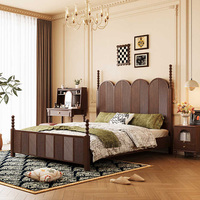 Lit Queen en Bois Massif Style Antique Américain Vintage avec Colonnes Romaines Sculptées et Rangement Intégré Moderne pour Chambre Parentale de Luxe