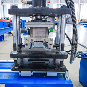 Machine de formage rapide pour portes enroulables, machine de fabrication de panneaux de volets roulants, surface sans rayures - Product Image 5