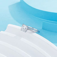 Anello di fidanzamento da donna in platino Pt950 con diamante fantasia coltivato in laboratorio, montatura a 4 griffe con gambo dritto e cuscino, stile semplice ed elegante