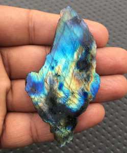 หินลาบราดอไรต์ธรรมชาติแบบหยาบ1ชิ้น,หินไฟสีฟ้าบำบัดคริสตัลลูกปัดตกแต่งสวน - Product Image 3